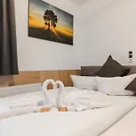 Montenegro Szálloda *