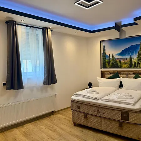 Montenegro Hotel *